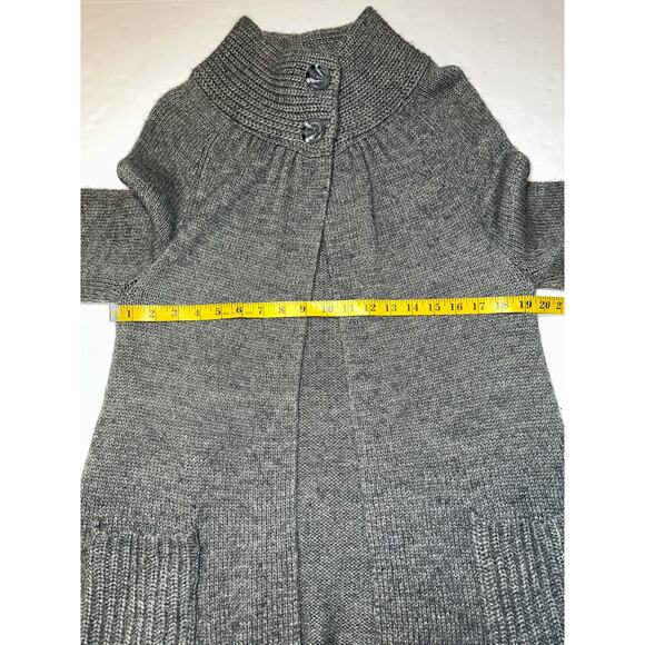 Chico’s Grey Gray Knit Double Button Cape Style Long Line Cardigan Size 2 US 12 - Picture 5 of 6
